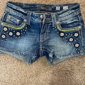 Miss Me shorts with flowers